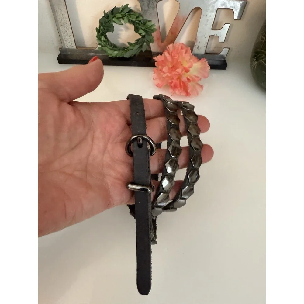 Gap Black Leather Skinny Belt With Gun Metal Colored Adornment Fits 33-37